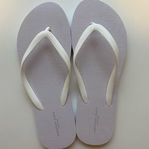 ✨NWOT American Eagle Flip Flops